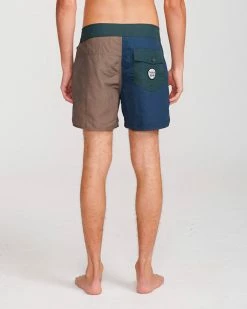 Critical Slide Mens First Point 15" Trunk