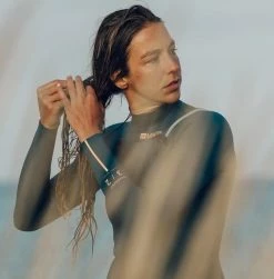 Manera Women's Seafarer 3/2mm Chest Zip Long Sleeve Springsuit 23 Manera Women's Seafarer 3/2mm Chest Zip Long Sleeve Springsuit