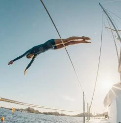 Manera Women's Seafarer 3/2mm Chest Zip Long Sleeve Springsuit 24 Manera Women's Seafarer 3/2mm Chest Zip Long Sleeve Springsuit