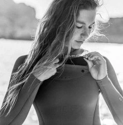 Manera Women's Seafarer 3/2mm Chest Zip Long Sleeve Springsuit 30 Manera Women's Seafarer 3/2mm Chest Zip Long Sleeve Springsuit